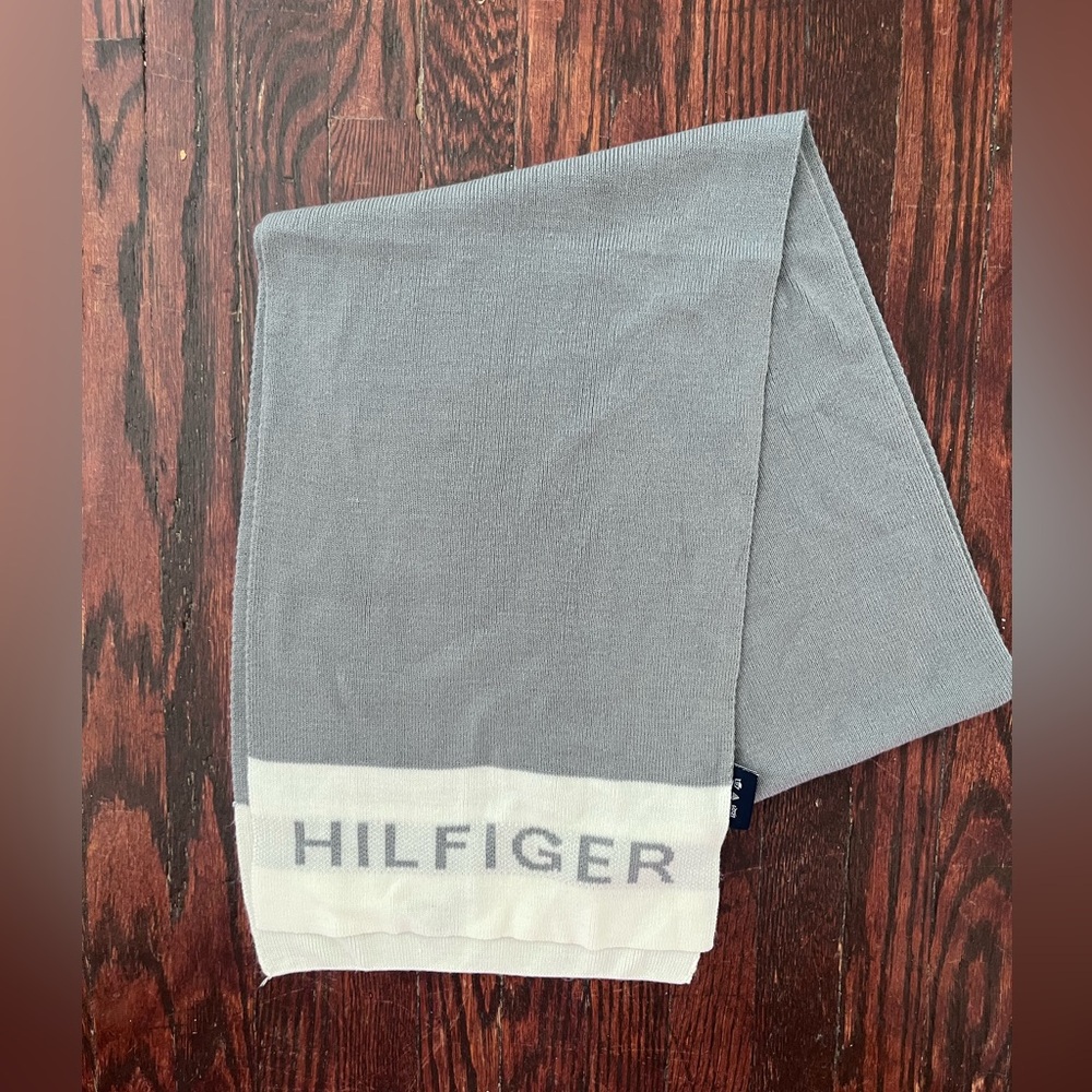 Tommy Hilfiger Gray and Cream Knit scarf